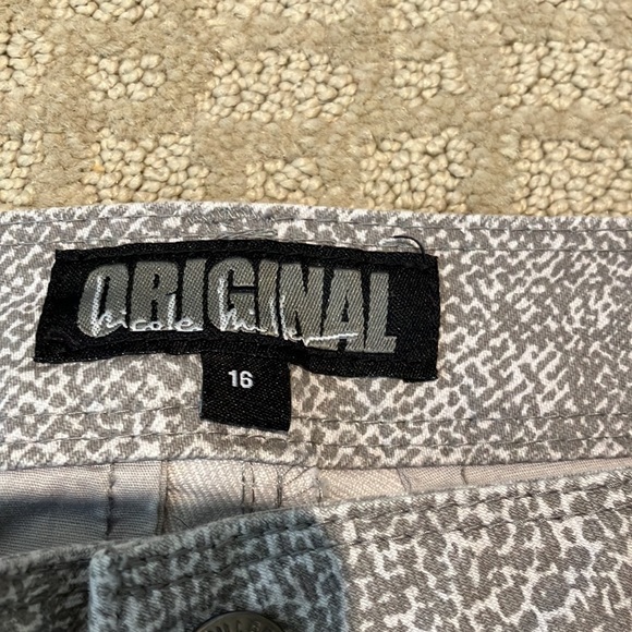 Fabulous😱snake print Nicole Miller size 16 jeans. - Picture 7 of 16